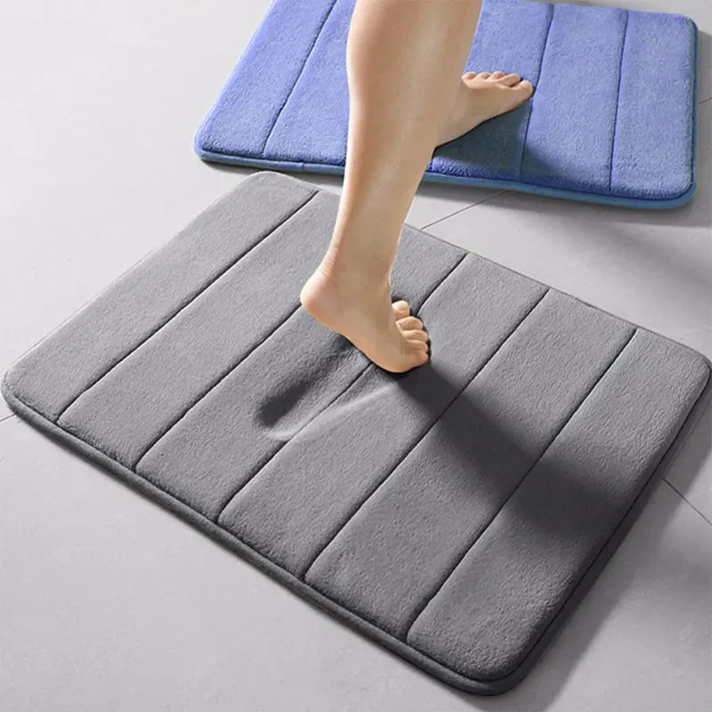 Absorbent bath mat